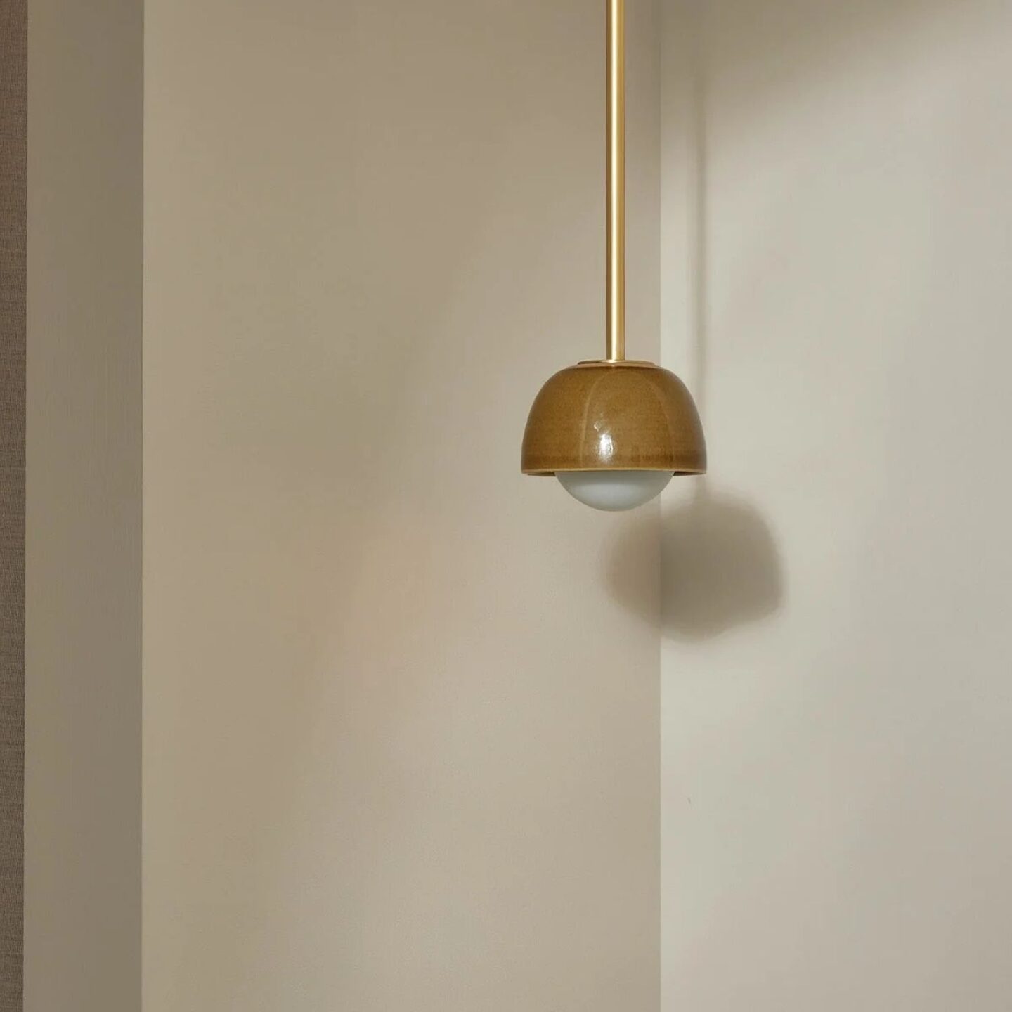 Terra 0 Pendant Light - Solid Rod Chartreuse, Brass